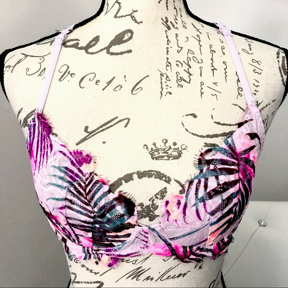 Victoria’s Secret PINK Unlined Floral Underwire Lace Racerback/Back Hook Bra 32C